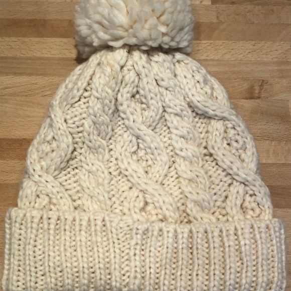 Cream Toque - Picture 2 of 3